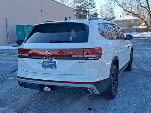 Used 2025 Volkswagen Atlas Peak Edition SE image 10