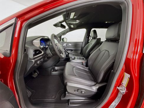 New 2026 Chrysler Pacifica Select image 11