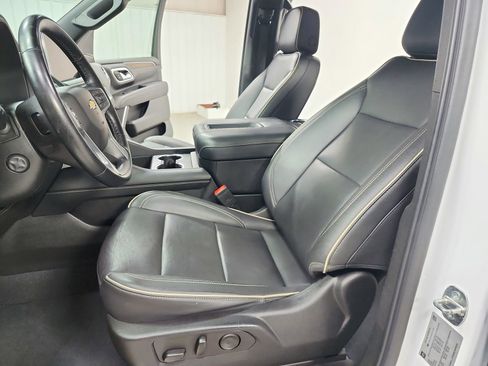 Used 2023 Chevrolet Suburban Premier image 19