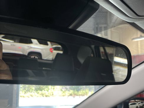 Used 2021 Toyota RAV4 XLE w/ Convenience Package FWD image 27