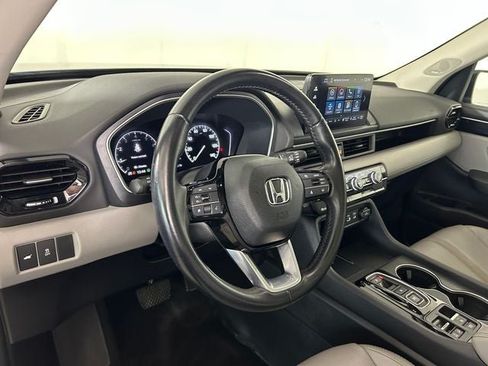 Used 2023 Honda Pilot Touring image 14
