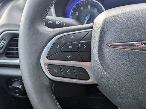 Used 2025 Chrysler Pacifica Select FWD image 17