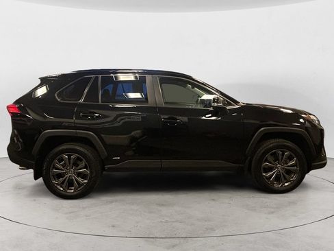 Used 2022 Toyota RAV4 XLE Premium AWD/4WD image 6