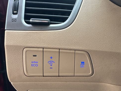 Used 2013 Hyundai Elantra GLS w/ Preferred Pkg image 16