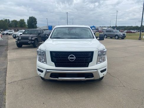 Used 2024 Nissan Titan SV w/ SV Convenience Package image 9