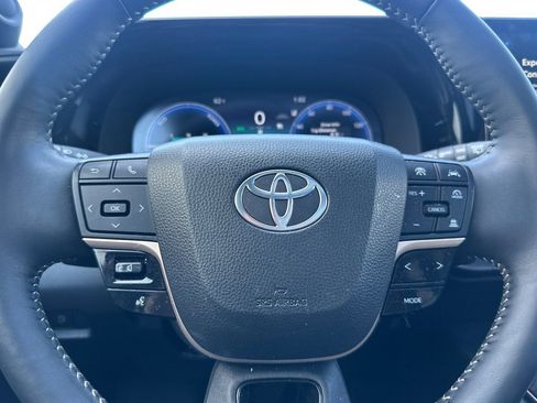 Used 2025 Toyota Crown Signia w/ Advanced Technology Package image 33