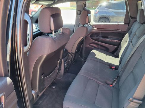 Used 2018 Jeep Grand Cherokee Laredo AWD/4WD image 6