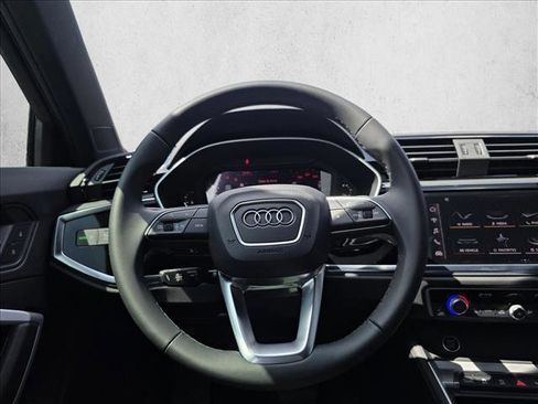 Certified 2025 Audi Q3 2.0T Premium w/ Convenience Package AWD/4WD image 18