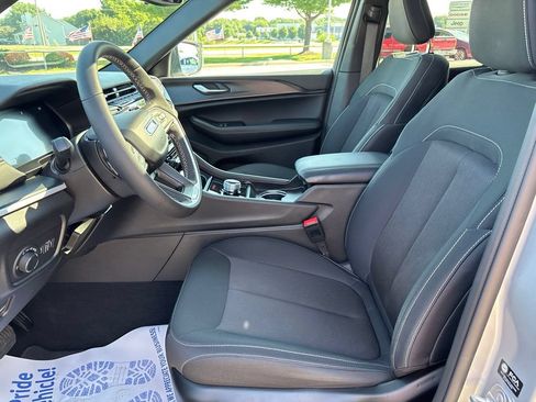 Used 2024 Jeep Grand Cherokee Laredo X w/ Luxury Tech Group I AWD/4WD image 60