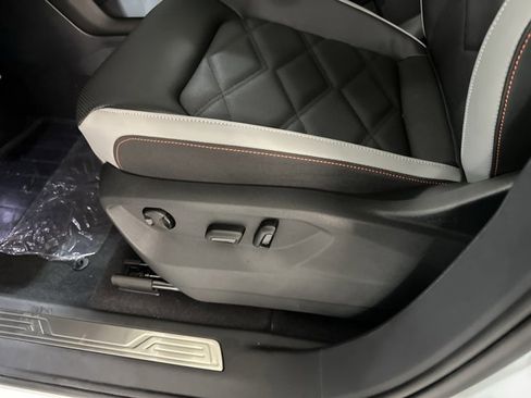 New 2026 Volkswagen Atlas Peak Edition image 17