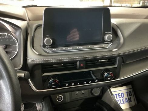 Used 2023 Nissan Rogue SV image 16