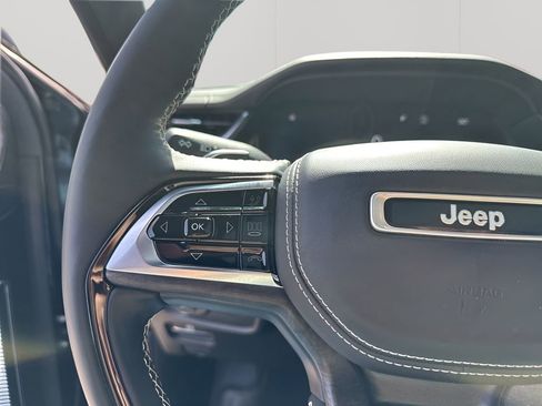 Used 2023 Jeep Grand Cherokee Overland w/ Adv Protech Group III image 30