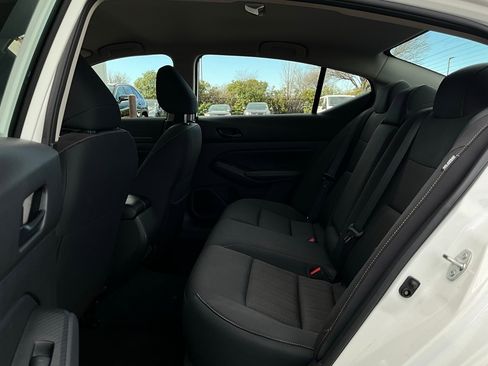 Used 2025 Nissan Altima 2.5 SV image 12