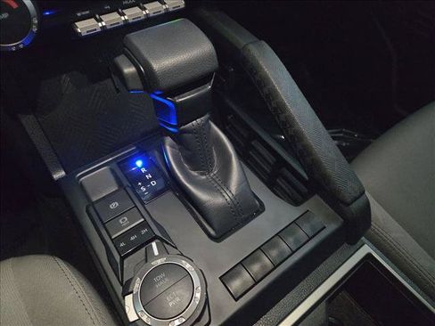 Certified 2025 Toyota Tacoma SR5 AWD/4WD image 11