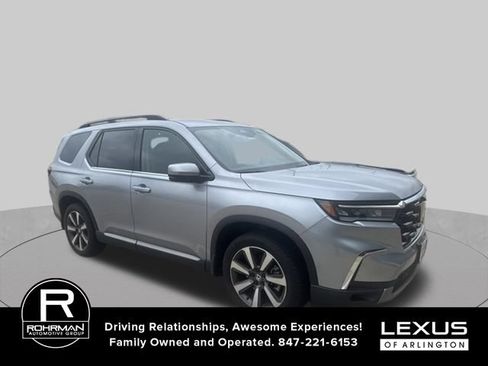 Used 2024 Honda Pilot Touring image 2