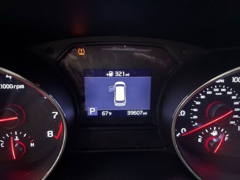 Used 2020 Kia Sedona L image 17