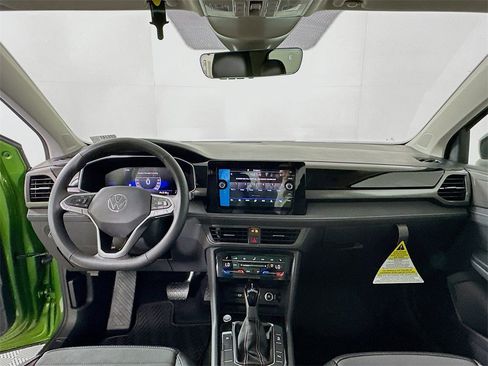 New 2026 Volkswagen Taos SE image 3