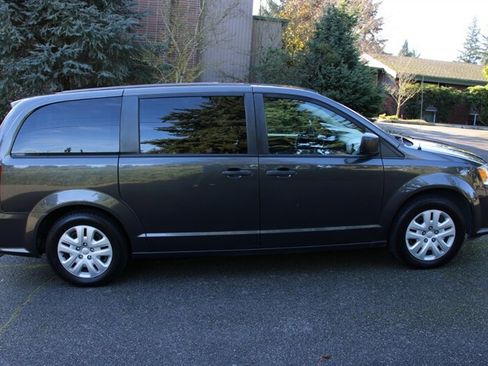 Used 2019 Dodge Grand Caravan SE image 12