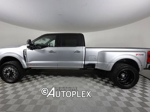 Used 2024 Ford F450 Platinum w/ FX4 Off-Road Package image 9
