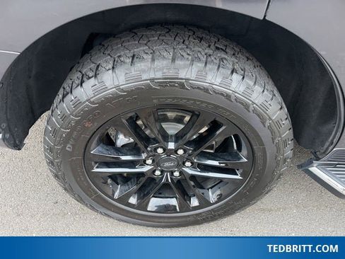 Used 2022 Ford Expedition XLT image 11