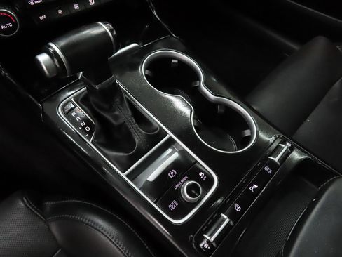 Used 2018 Kia Stinger Premium AWD/4WD image 16