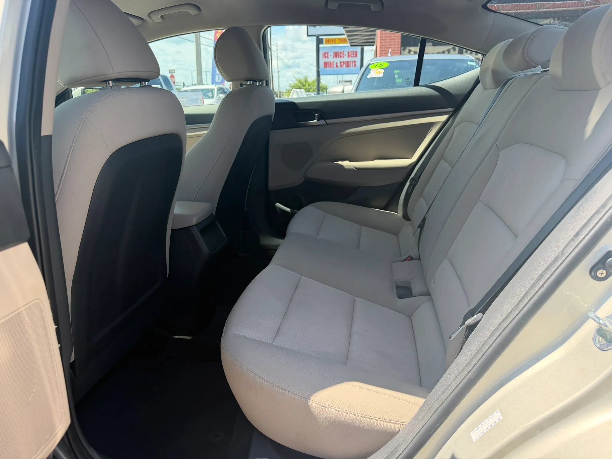 Used 2017 Hyundai Elantra SE FWD image 14