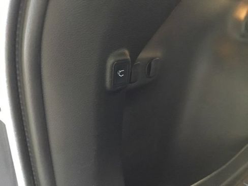 Used 2019 Jeep Cherokee Latitude Plus AWD/4WD image 42