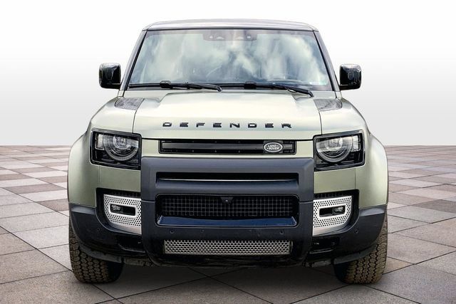 Used 2024 Land Rover Defender 110 SE AWD/4WD image 3