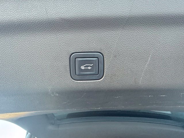 Used 2022 GMC Yukon XL Denali AWD/4WD image 14