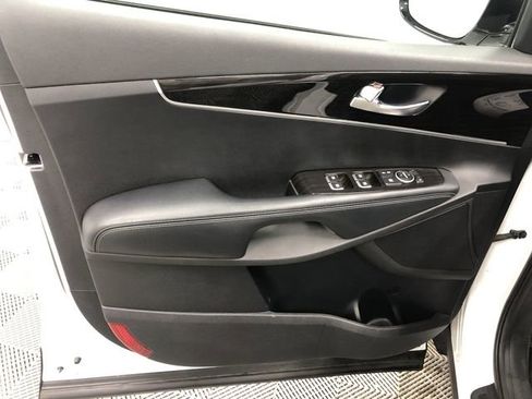 Used 2019 Kia Sorento LX image 12