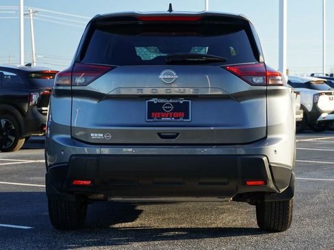 Used 2025 Nissan Rogue S image 6