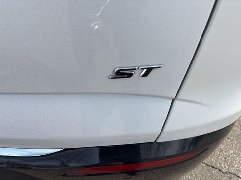 Used 2021 Buick Enclave Essence image 6