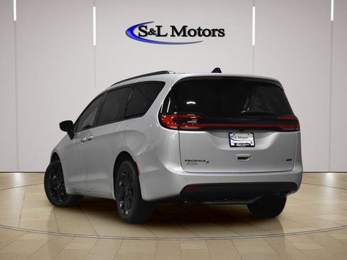 New 2026 Chrysler Pacifica Select w/ S Appearance Package AWD/4WD image 5