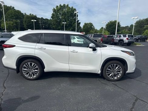 Used 2023 Toyota Highlander Platinum AWD/4WD image 8
