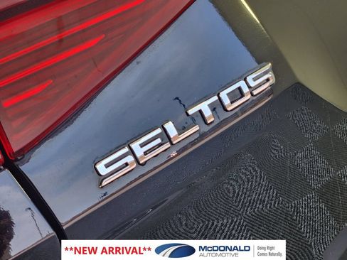 Used 2021 Kia Seltos SX w/ SX Sunroof Package AWD/4WD image 10