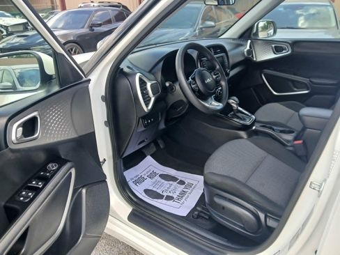 Used 2024 Kia Soul LX w/ Option Group 015 FWD image 9