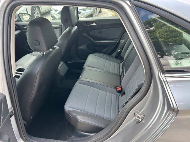 Used 2025 Volkswagen Jetta SE FWD image 6