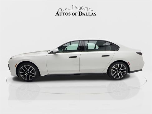Used 2025 BMW 740i w/ Premium Package image 7