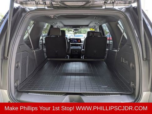 Used 2026 Chevrolet Tahoe High Country AWD/4WD image 12