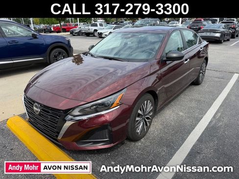 Used 2025 Nissan Altima 2.5 SV FWD image 3