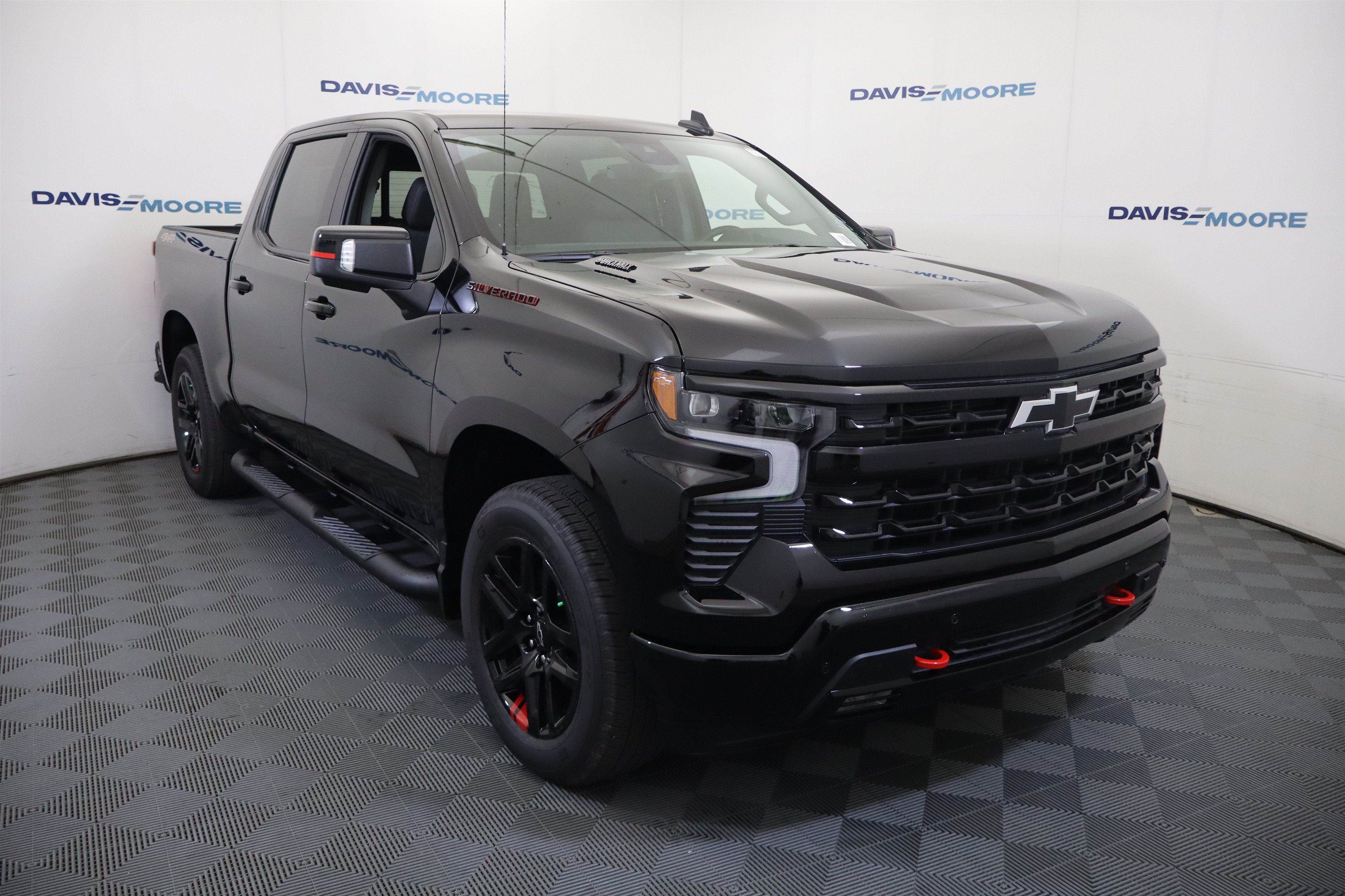 New 2026 Chevrolet Silverado 1500 RST w/ Redline Edition AWD/4WD image 3