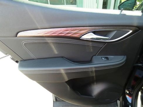 Used 2022 Buick Envision Avenir w/ Technology Package II image 18