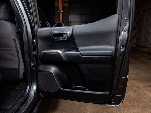 Used 2019 Toyota Tacoma TRD Off-Road image 37