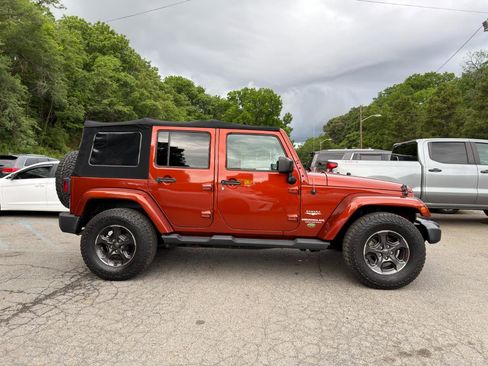 Used 2014 Jeep Wrangler Unlimited Sahara w/ Connectivity Group AWD/4WD image 4