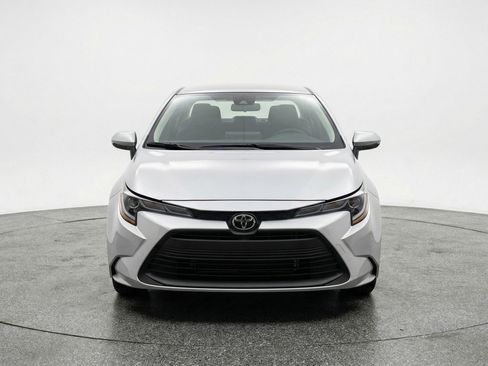 Used 2025 Toyota Corolla LE FWD image 2