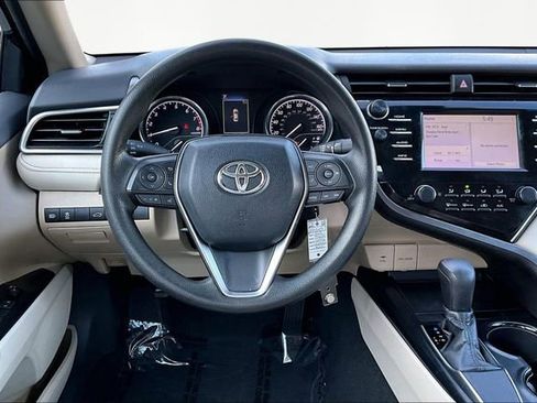 Used 2018 Toyota Camry LE image 8