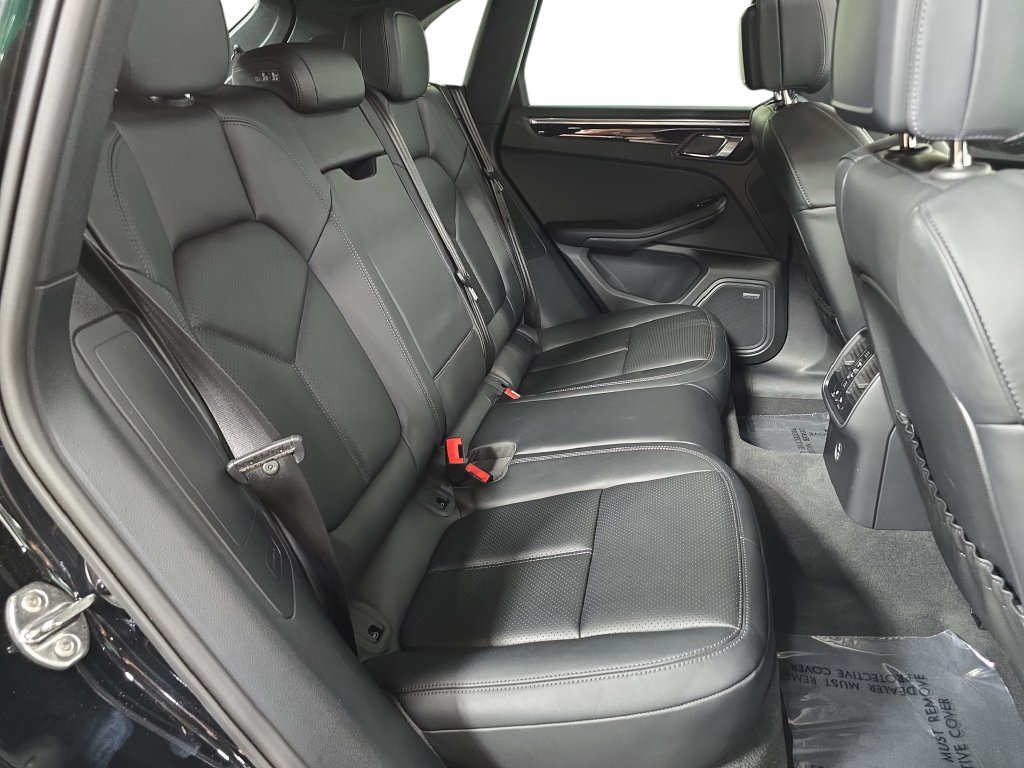 Certified 2026 Porsche Macan AWD/4WD image 26