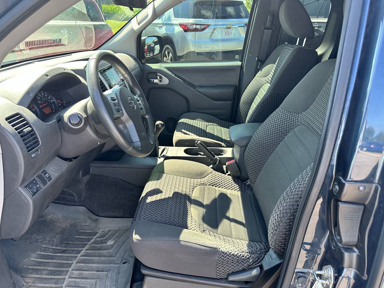 Used 2018 Nissan Frontier SV RWD image 10