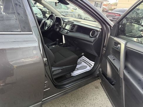 Used 2017 Toyota RAV4 XLE FWD image 12