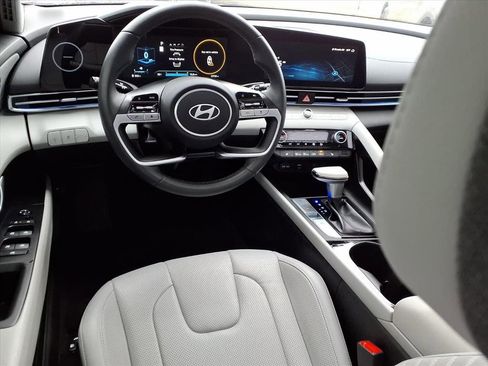 Used 2024 Hyundai Elantra Limited image 4